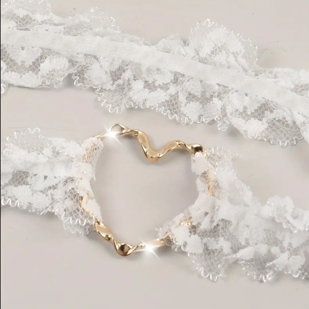 Garter, weddings, white lace w/ golden metal heart. Approx 9” diam. NIP